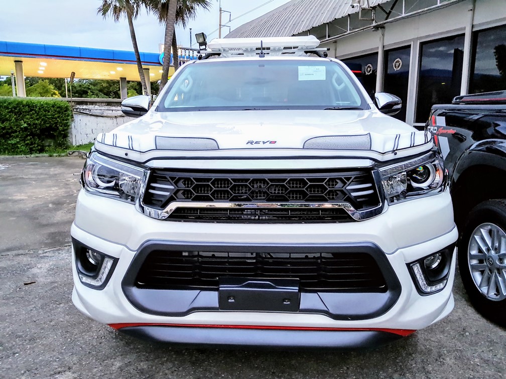 2017 White Toyota Hilux Revo 4WD DC TRD kit front small
