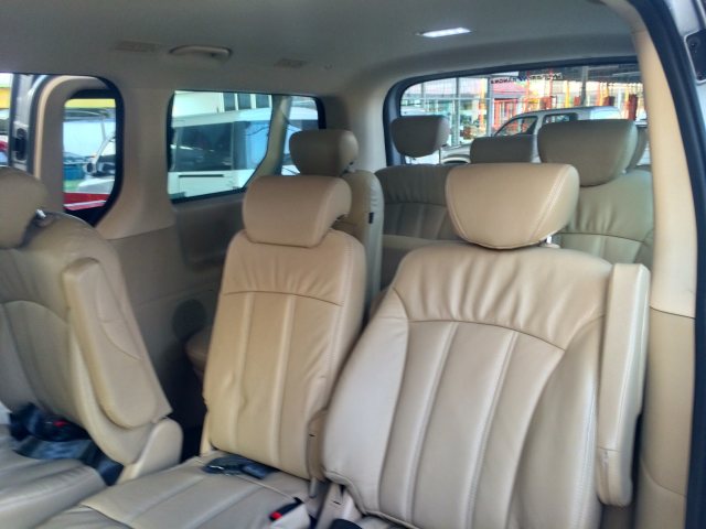 2014-Hyundai-H1-First row of Seats