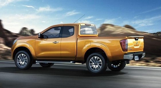 2015-Nissan-Navara-NP300-side-road2