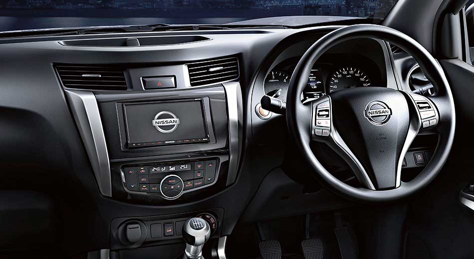 2015-navara-extra-cab-interior-design-small