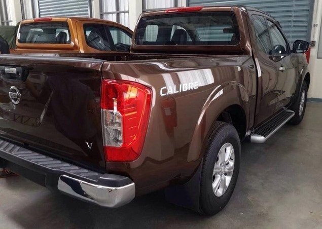 Nissan-Navara-2015-rear