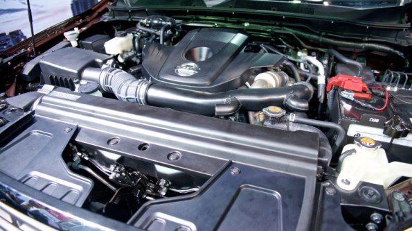 navara-np300-2015-engine