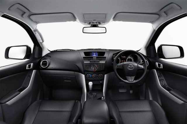 2012-mazda-bt50-interior2