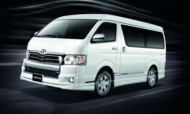 Toyota Ventury 2015 1