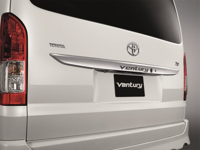 Toyota Ventury 2015 rear