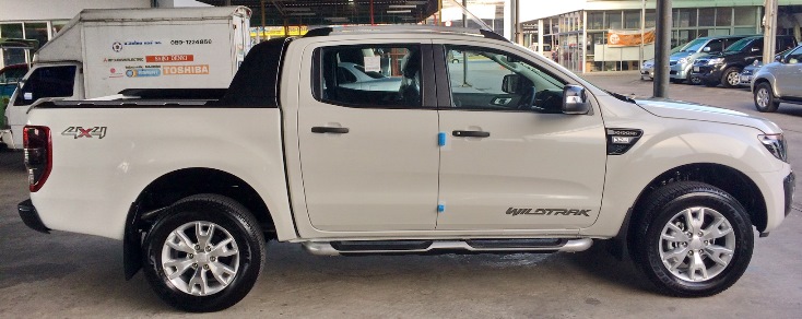 white-ranger-wildtrak side
