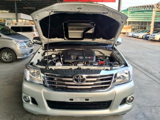 2014-Toyota-Hilux-Vigo-3000cc-Auto-4WD-engine