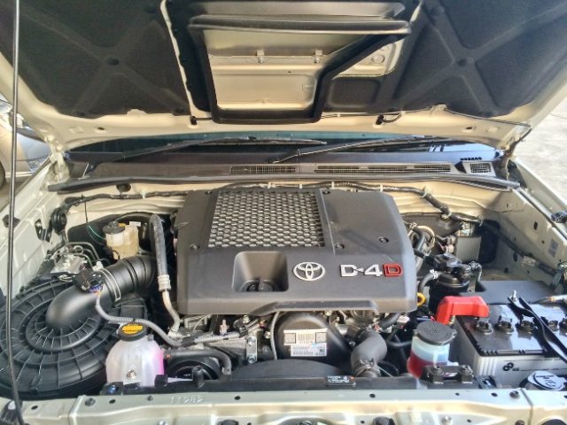 2014-Toyota-Hilux-Vigo-3000cc-Auto-4WD-engine2