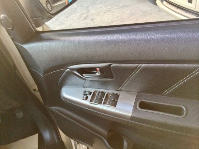 2014-Toyota-Hilux-Vigo-3000cc-Auto-4WD-int-door