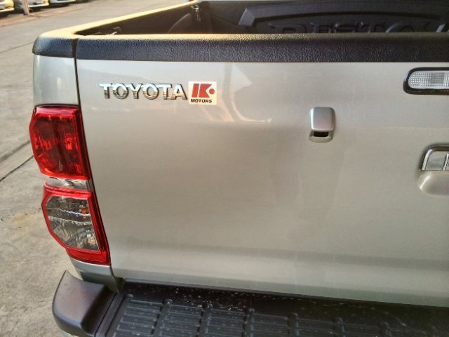 2014-Toyota-Hilux-Vigo-3000cc-Auto-4WD-rear-closeup