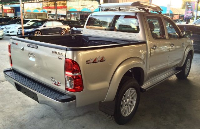 2014-Toyota-Hilux-Vigo-3000cc-Auto-4WD-side