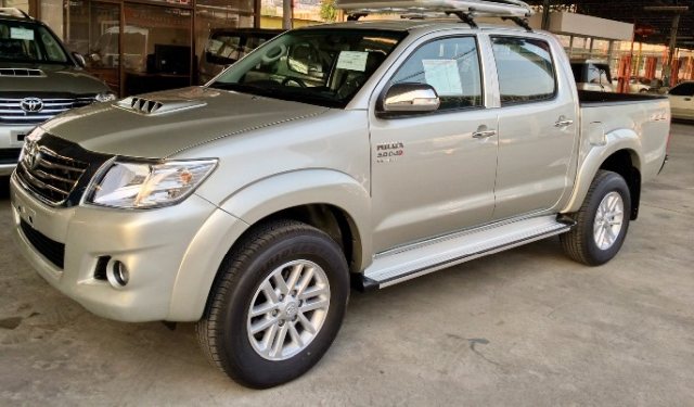 2014-Toyota-Hilux-Vigo-3000cc-Auto-4WD-side2